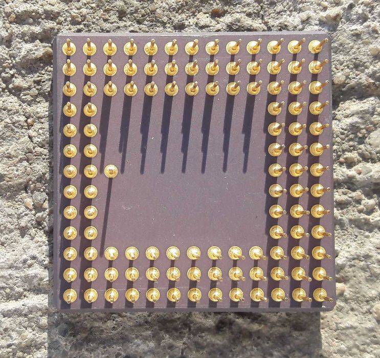 Procesor de colectie - Motorola  MC68020RC25E 25MHz