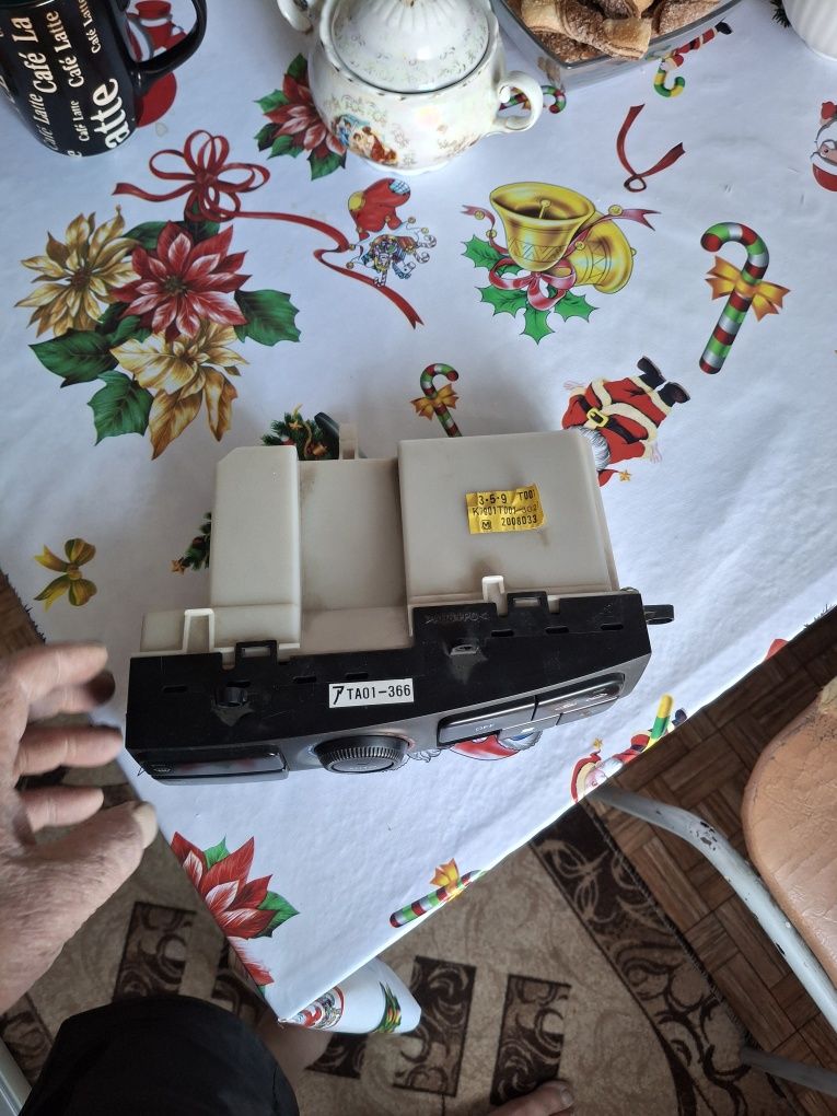 Мазда кседокс 9 Климат контроль