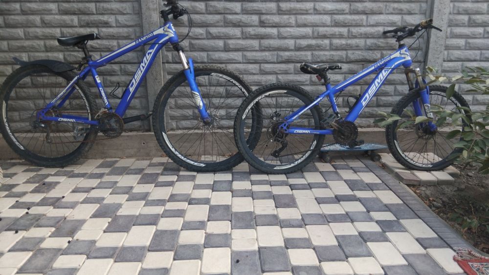 Два велосипеда которые нуждается в ремонте