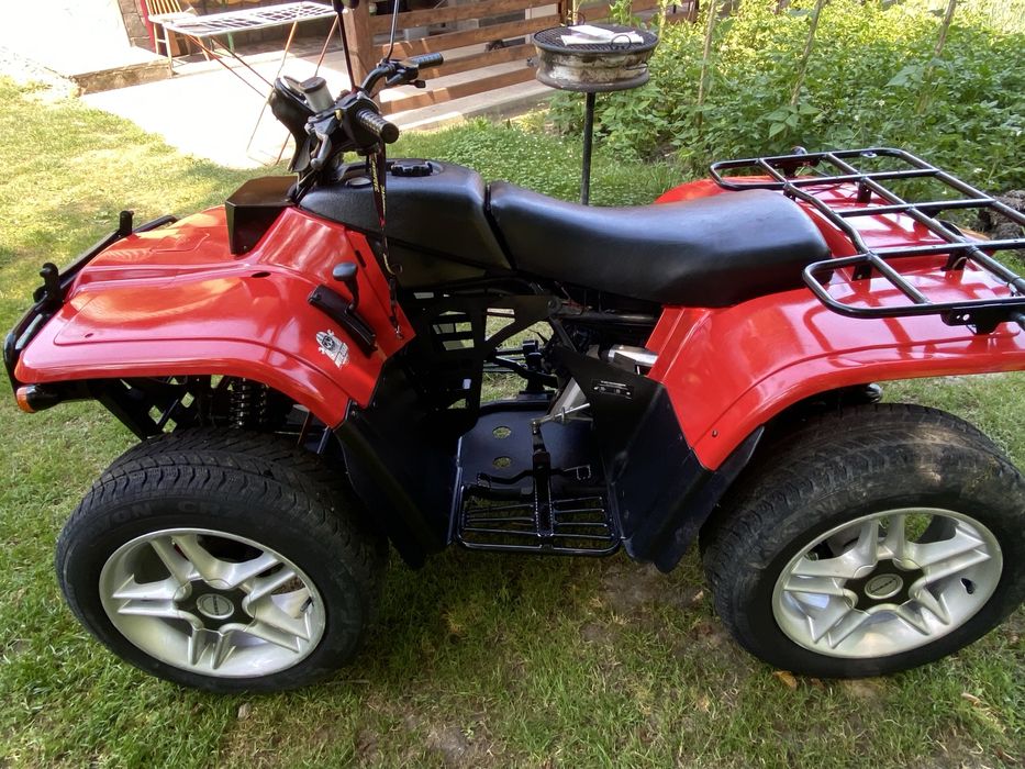Vând atv Arctic Cat 300