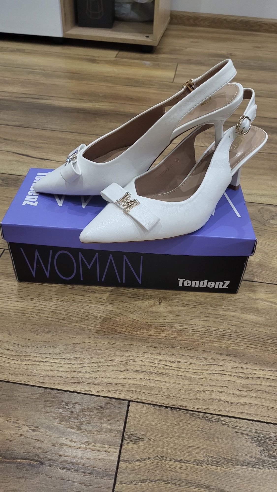 Оригинална рокля Guess