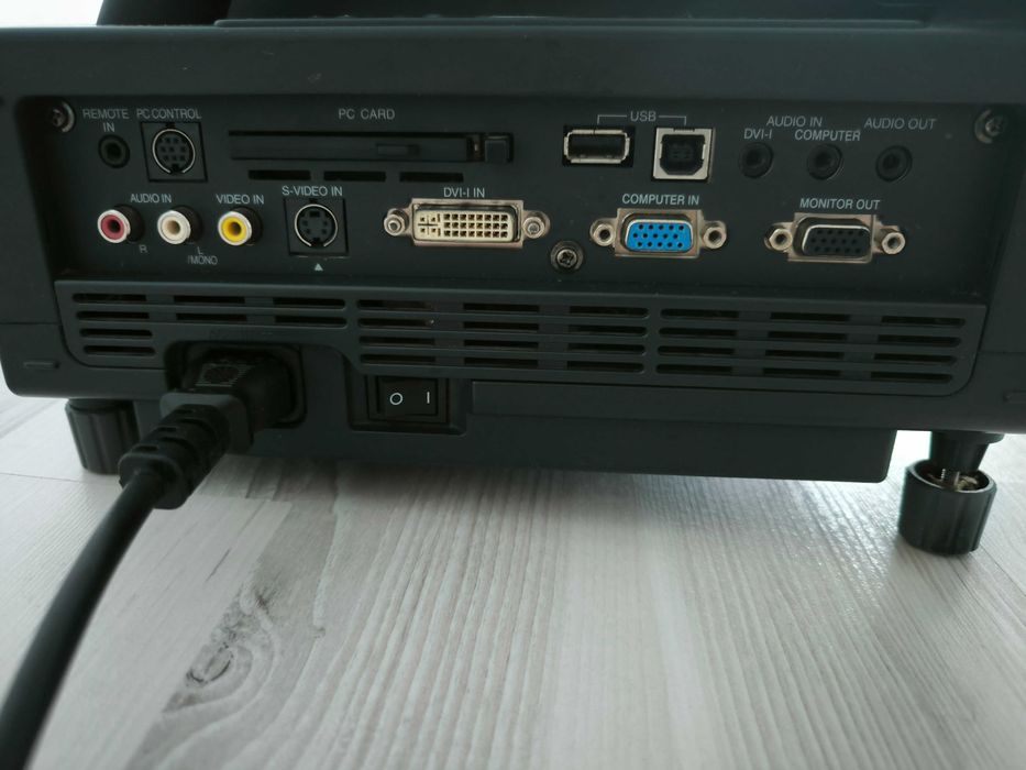 Proiector NEC WT610 (718 ore lampă, 65% timp rămas)