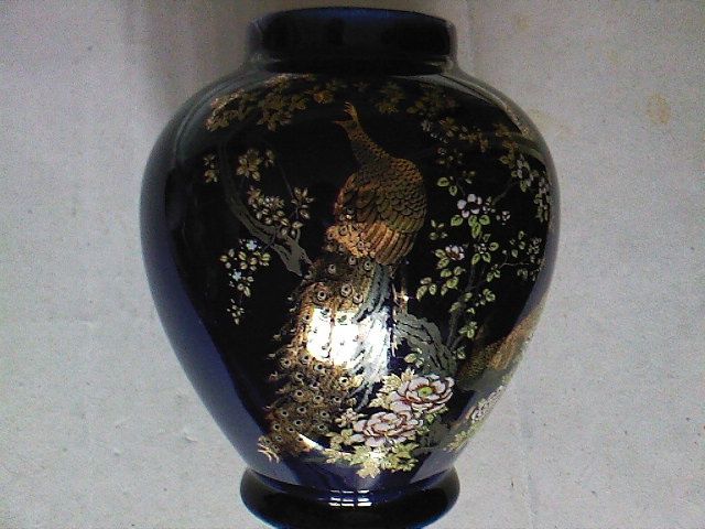 Vaza Japonia aur coloidal pauni si flori