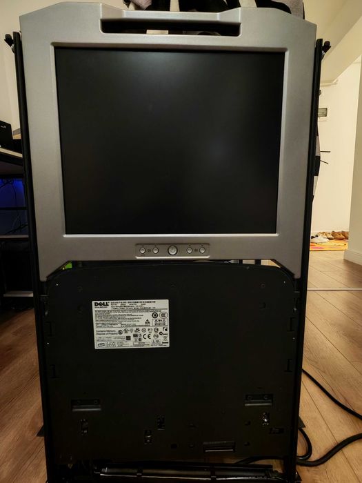 Dell HP535 server rack, screen an keyboard + full colour range screen