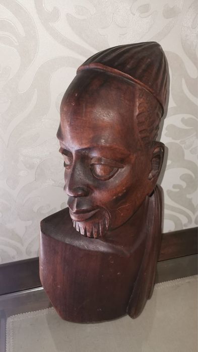 Бюст африканска ръчно резбована статуетка на мъжка глава от абанос !