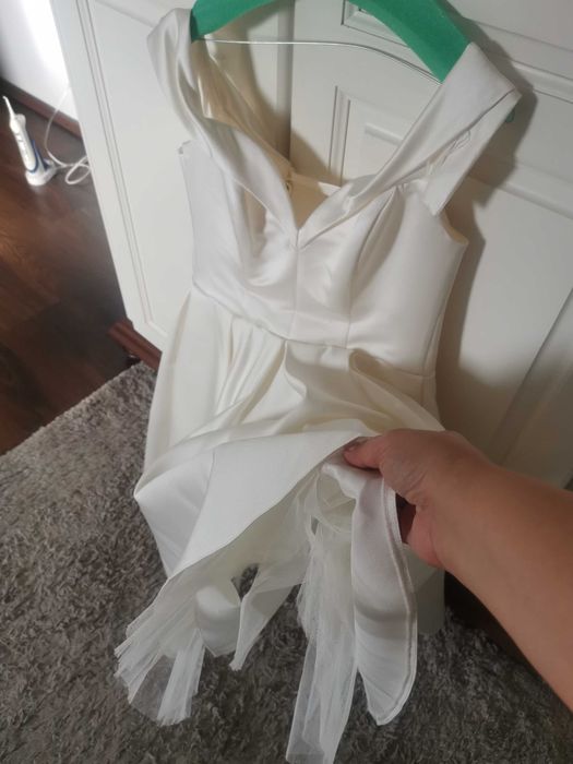 Vând rochie fetita 11-12-13 ani reglabila