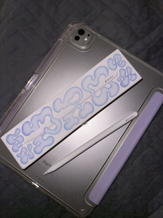 Продам apple pencil pro