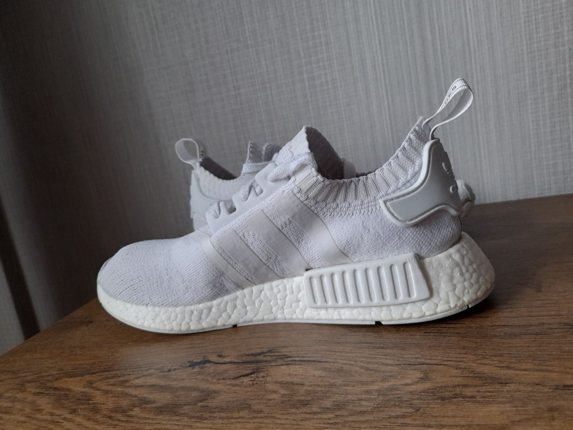 Adidas NMD R1 Japan маратонки 42 номер.