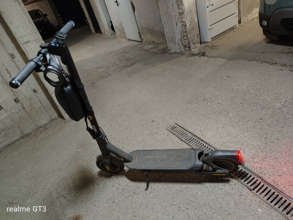 Продавам ninebot g2 max в гаранция