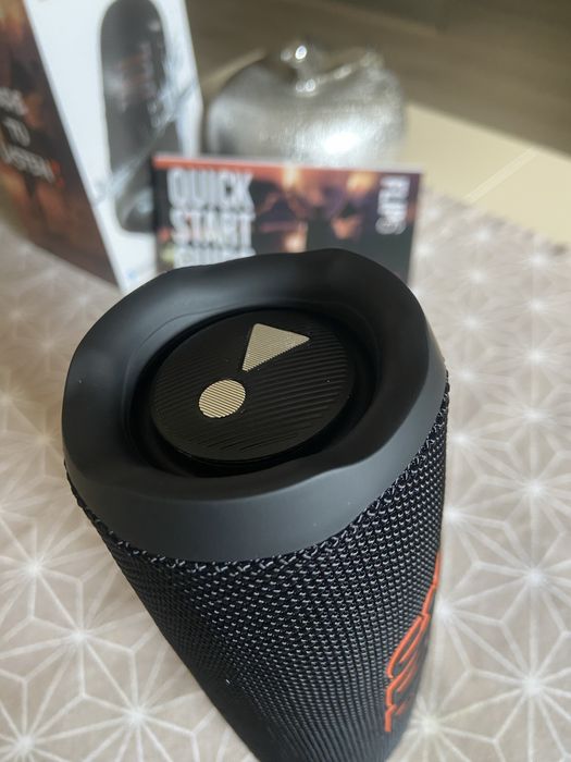 JBL Flip 6 (почти нова)
