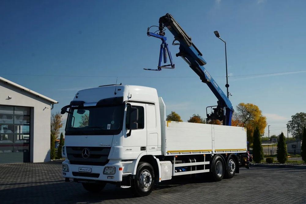 Mercedes-Benz ACTROS 2548 / 6x2 / ÎNĂLȚIME - 6,5 M / PUNTE RELAXABILĂ / TRANSMISIE FASSI / ATINGERE: 10,85 M / PRIMUL SCAUN SPATE / ROTATOARE / FURCĂ PENTRU PALEȚI