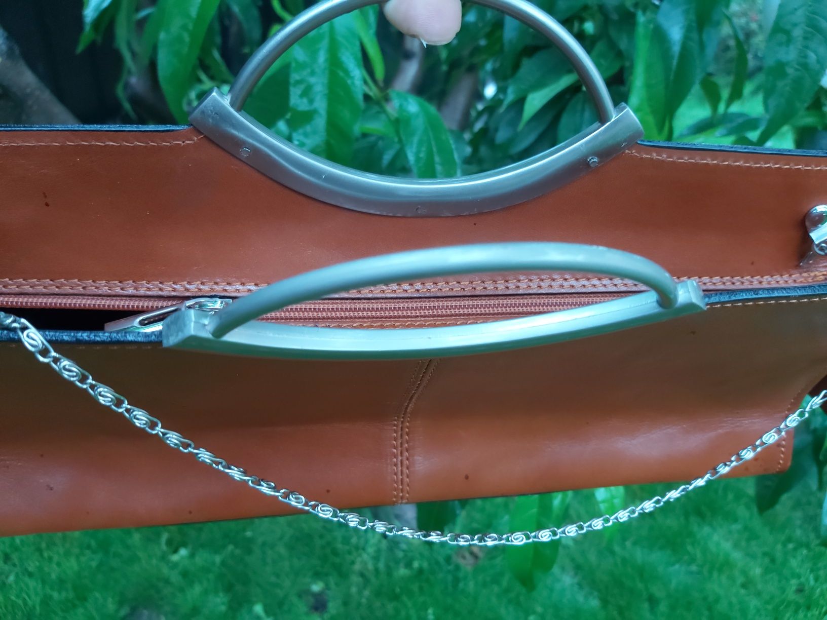 Geanta (Clutch) din piele ,vintage ,cu mânere metalice, culoare coniac