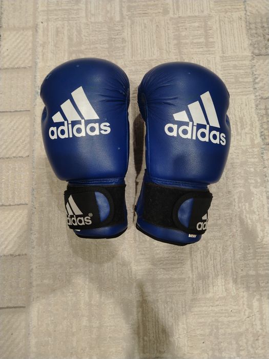 Боксерские перчатки adidas