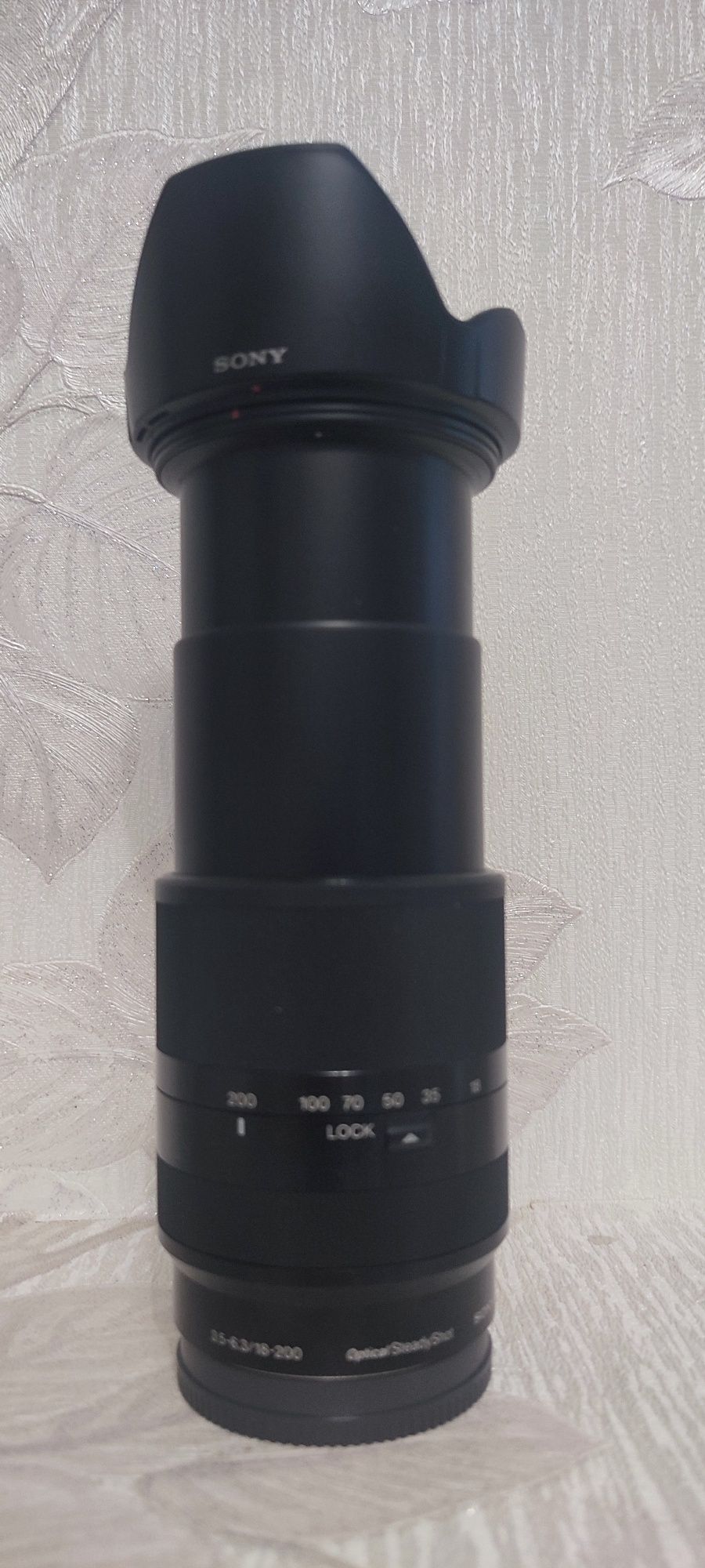 Продам или обменяю объектив Sony SEL18200LE
