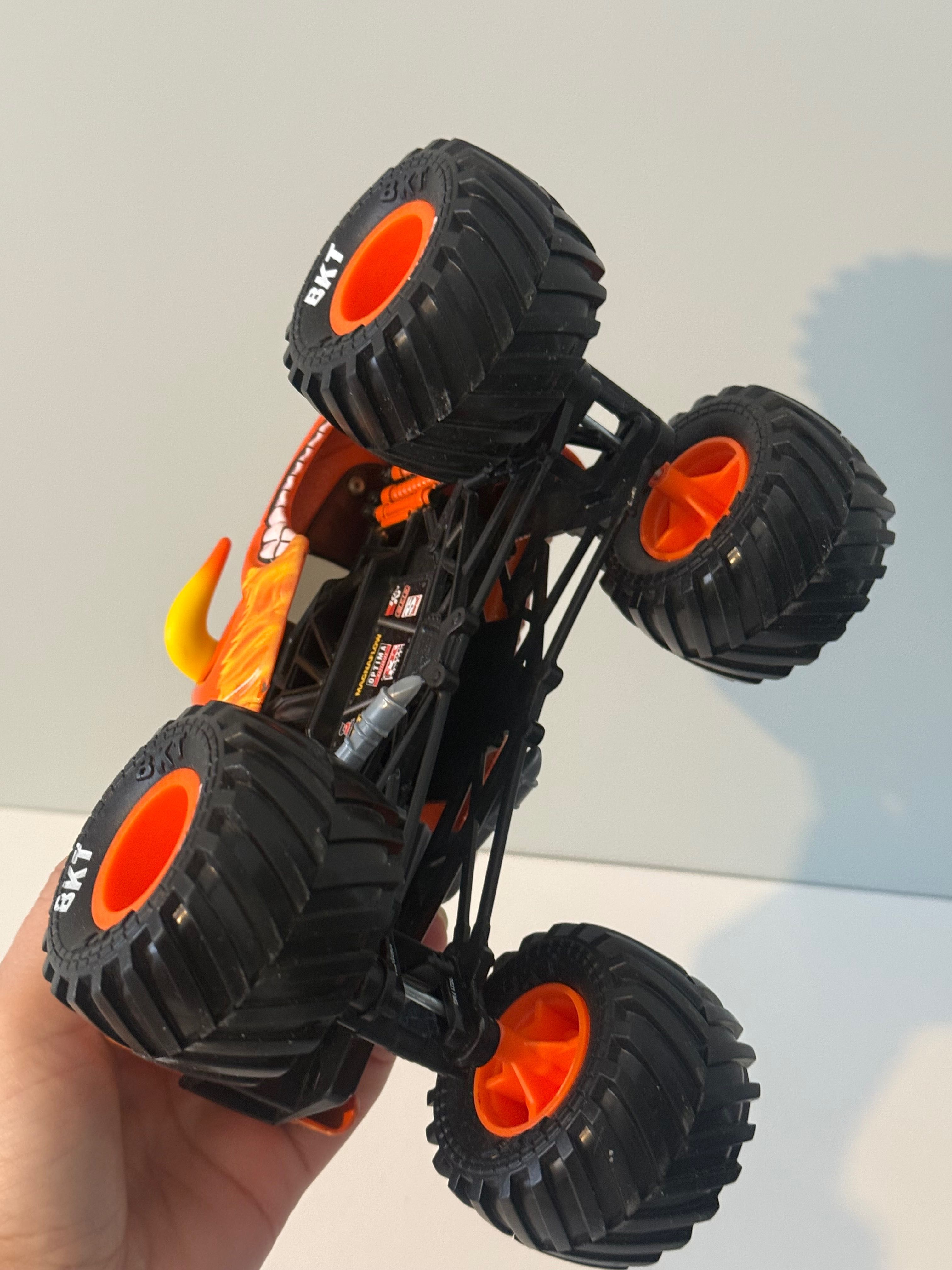 Кола играчка Monster Jam Dragon Monster Truck