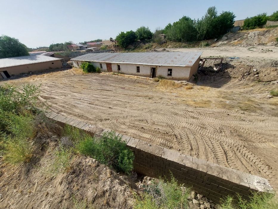 Срочно ер сотилади, 18 соток, келишамиз телефон килинглар.