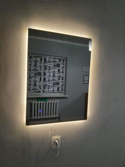 Продам абсолютно новое зеркало с освещением