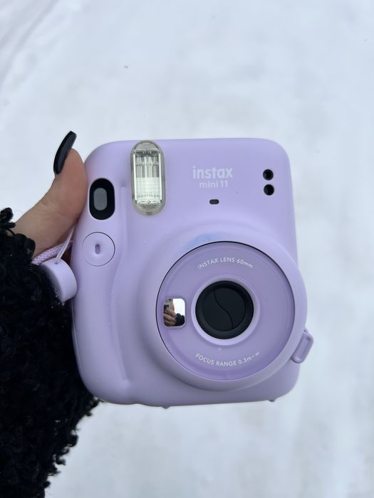 Продам фотоаппарат моментальной печати instax mini 11