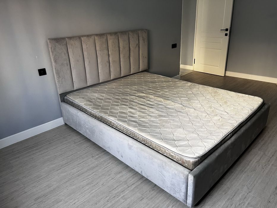 Двуспальная кровать б/у