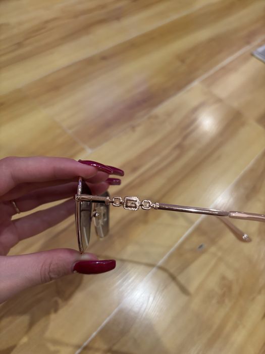 Оригинални дамски очила Guess