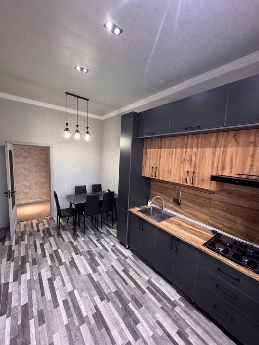 Новостройка Паркентский 3-х ком 3/7/8 80м2 С ремонтом