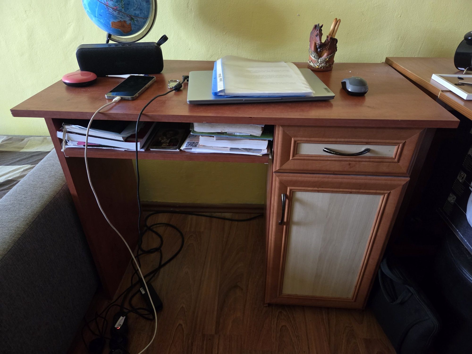 Vand mobila sufragerie, cu biblioteca