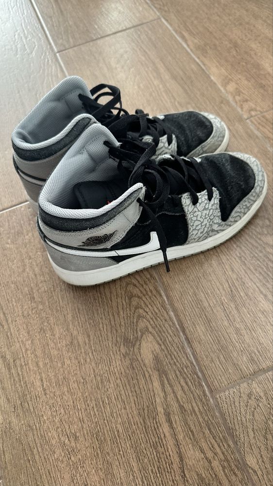 Adidasi Jordan 1 mid elephant