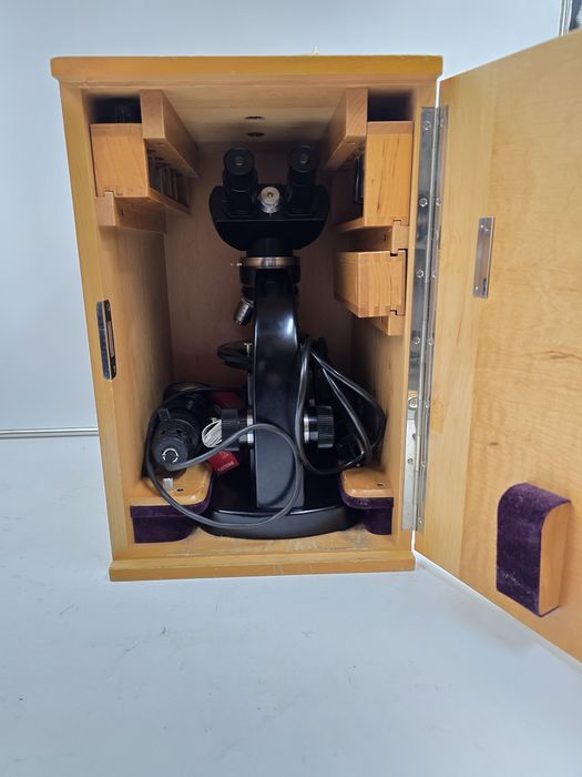 Microscop leitz, Leica