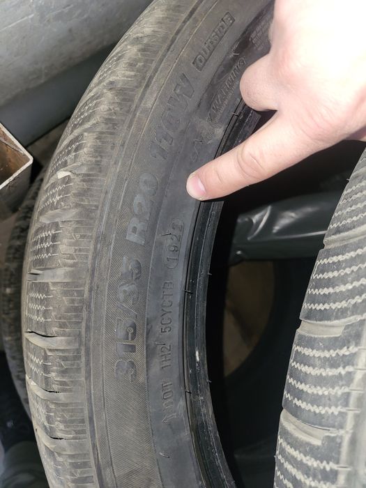 Anvelope iarna 275/40 R20  315/35 R20 aproape noi