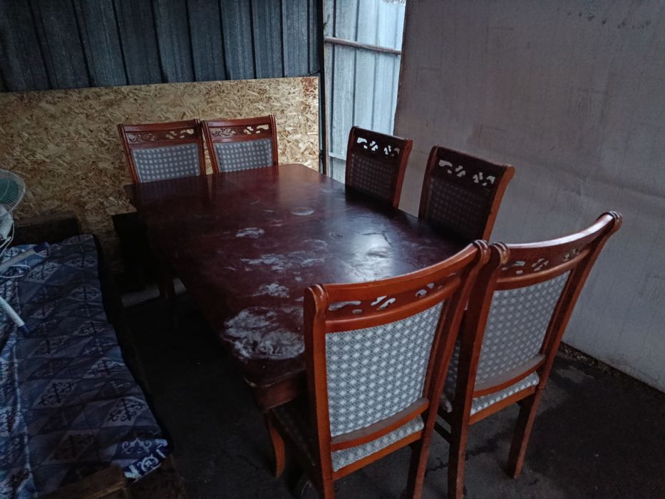 Стол со стульями