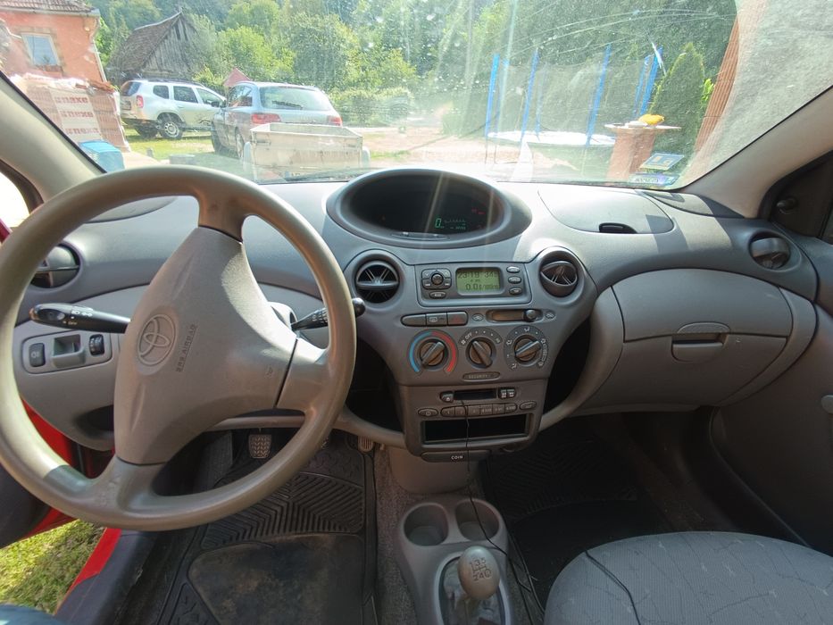Vând sau schimb Toyota Yaris
