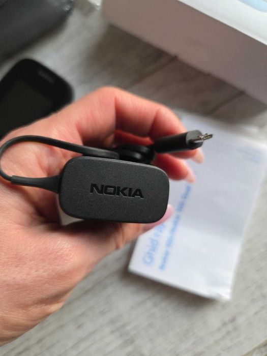 Nokia 105 nou (telefon cu butoane) cu husa