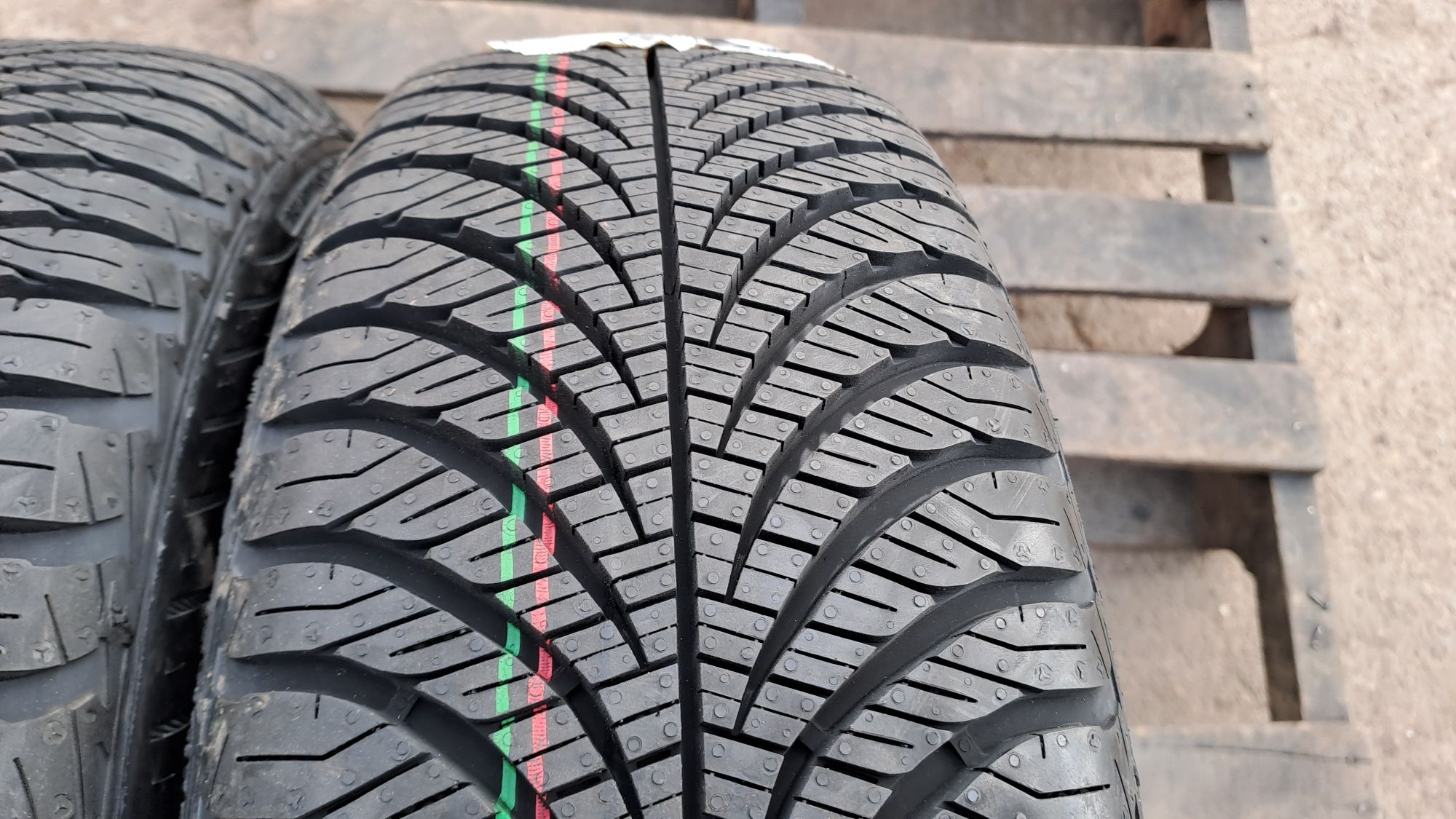 2бр. Нови Всесезонни 165/60/15 Goodyear Vector 4 Seasons Gen 2