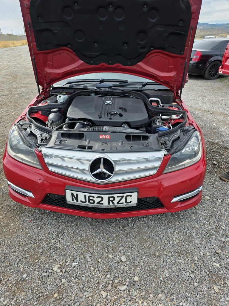 Mercedea-Benz C220