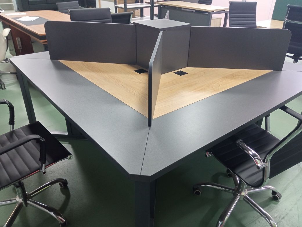 Продам стол офисный и кресла можно по отдельности