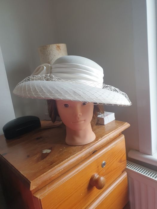 Pălărie crem pentru nunți