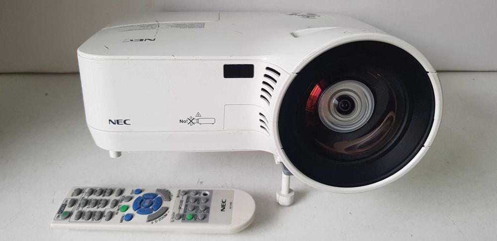 NEC NP 600 S videoproiector filme acasa