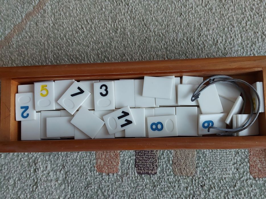 Joc remi, cutie din lemn, stare foarte buna