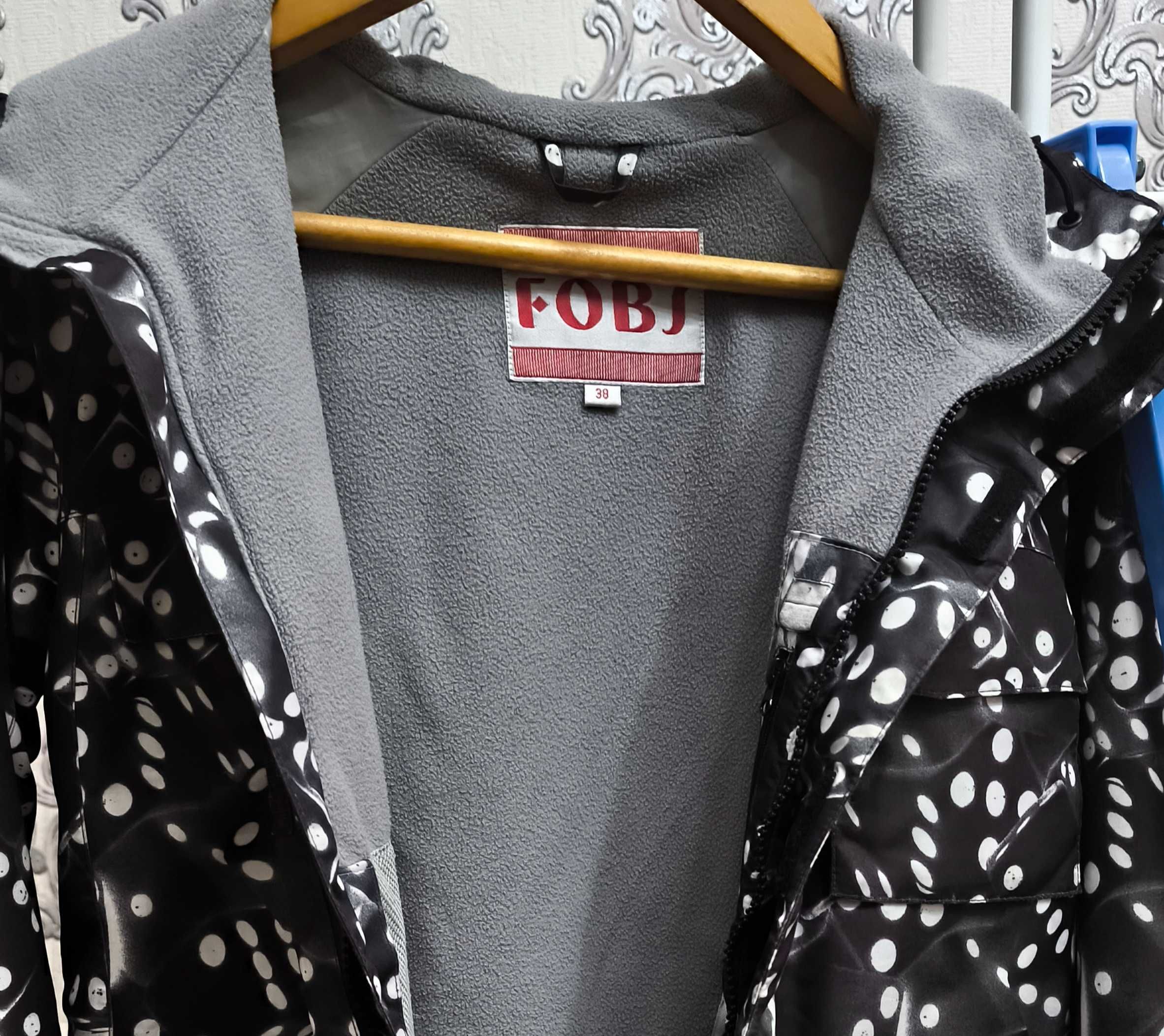 Продам куртку 46