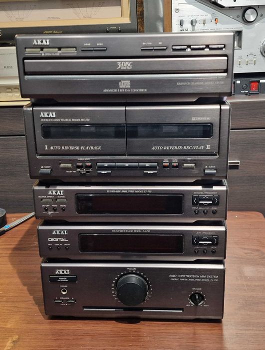 Minisistem audio AKAI 750 defect