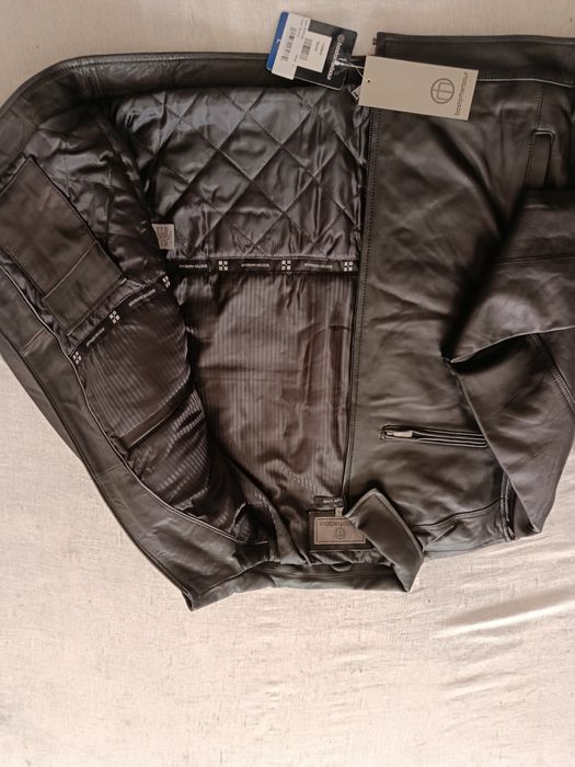 Срочно продаю Американскую натуральную кожаную куртку размер L/G