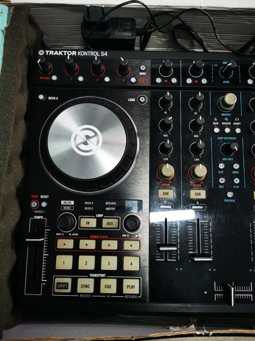 Traktor Kontrol S4 MKII