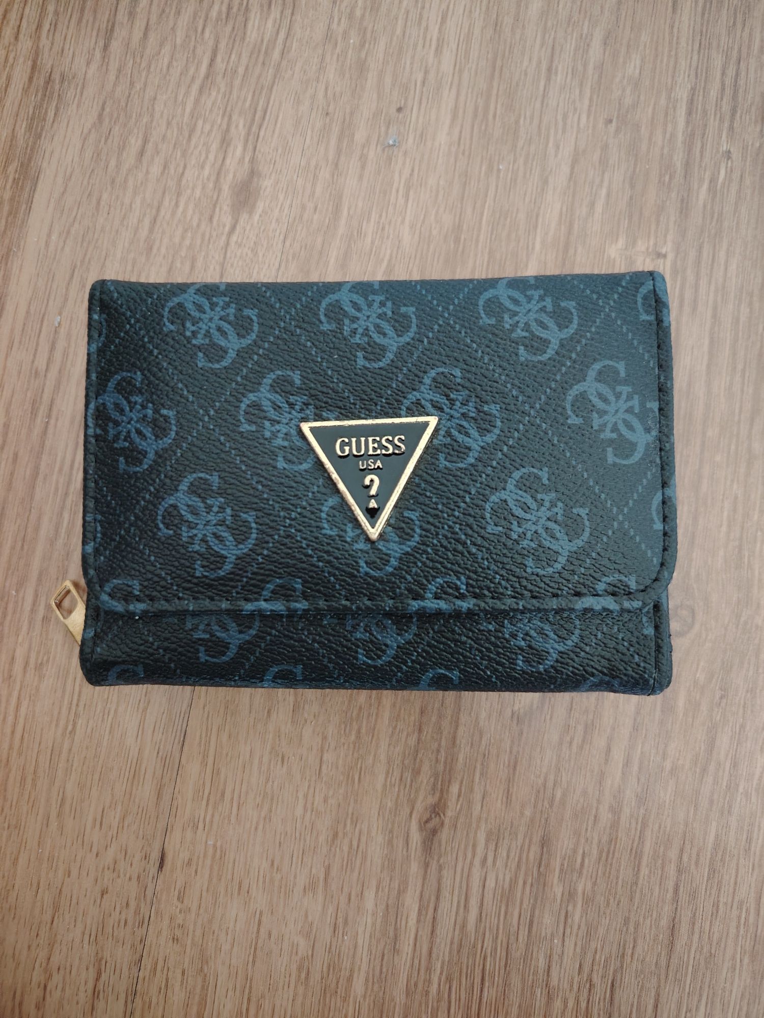Портмонета на Guess