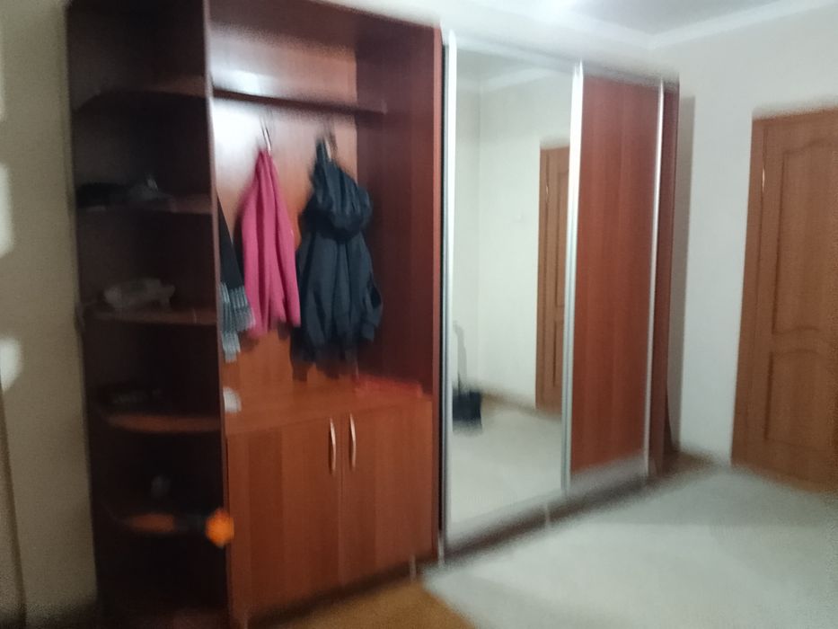 Продается сервант и прихожая