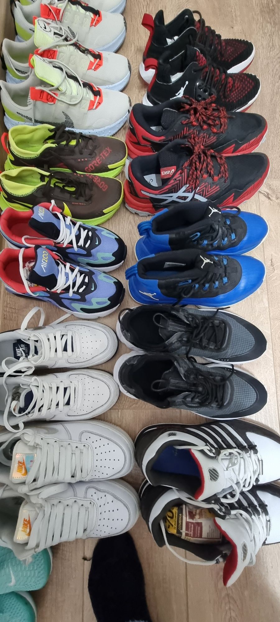 Vând adidasi/pantofi de sport