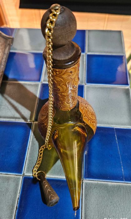 Cana decantor vin vintage provenienta Spania, sticla suflata 1960-1969