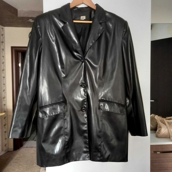 Дамско кожено/изкуствена кожа/сако