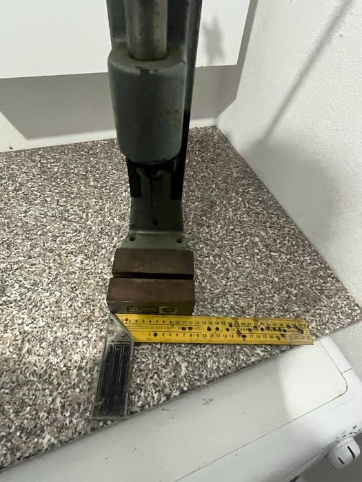 Presa industriala manuala  Schmidt, de mici dimensiuni