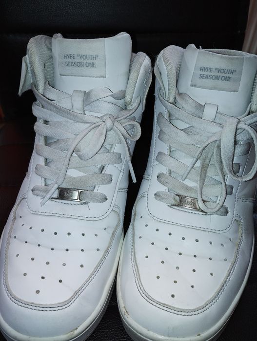 Vând adidași înalți