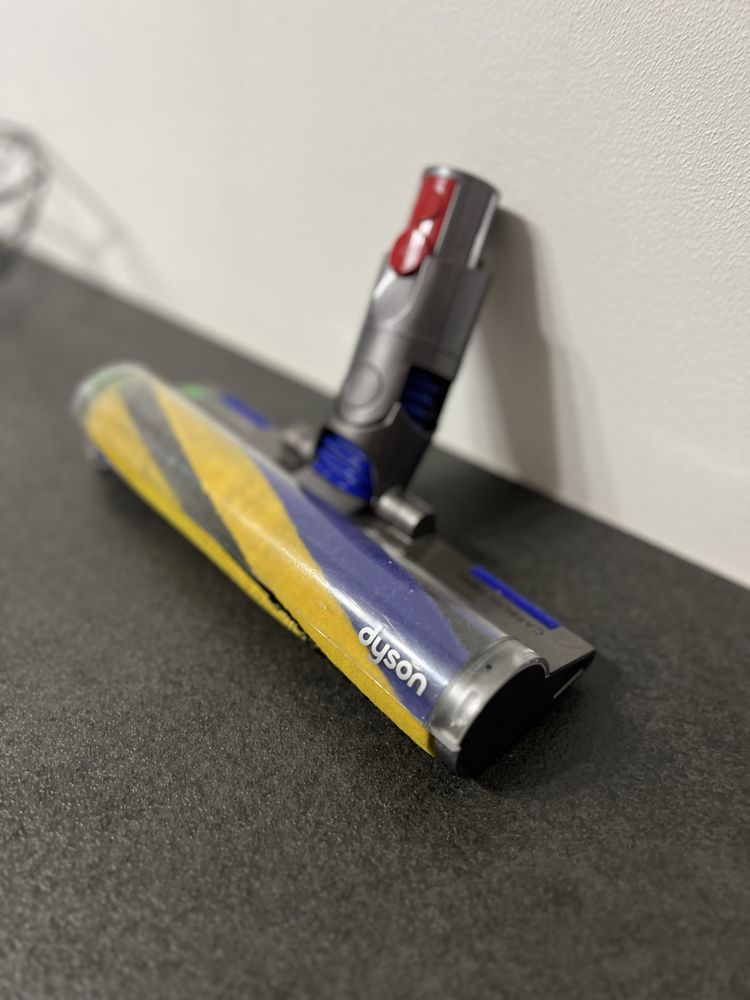 Dyson v11 - оригинална лазерна четка